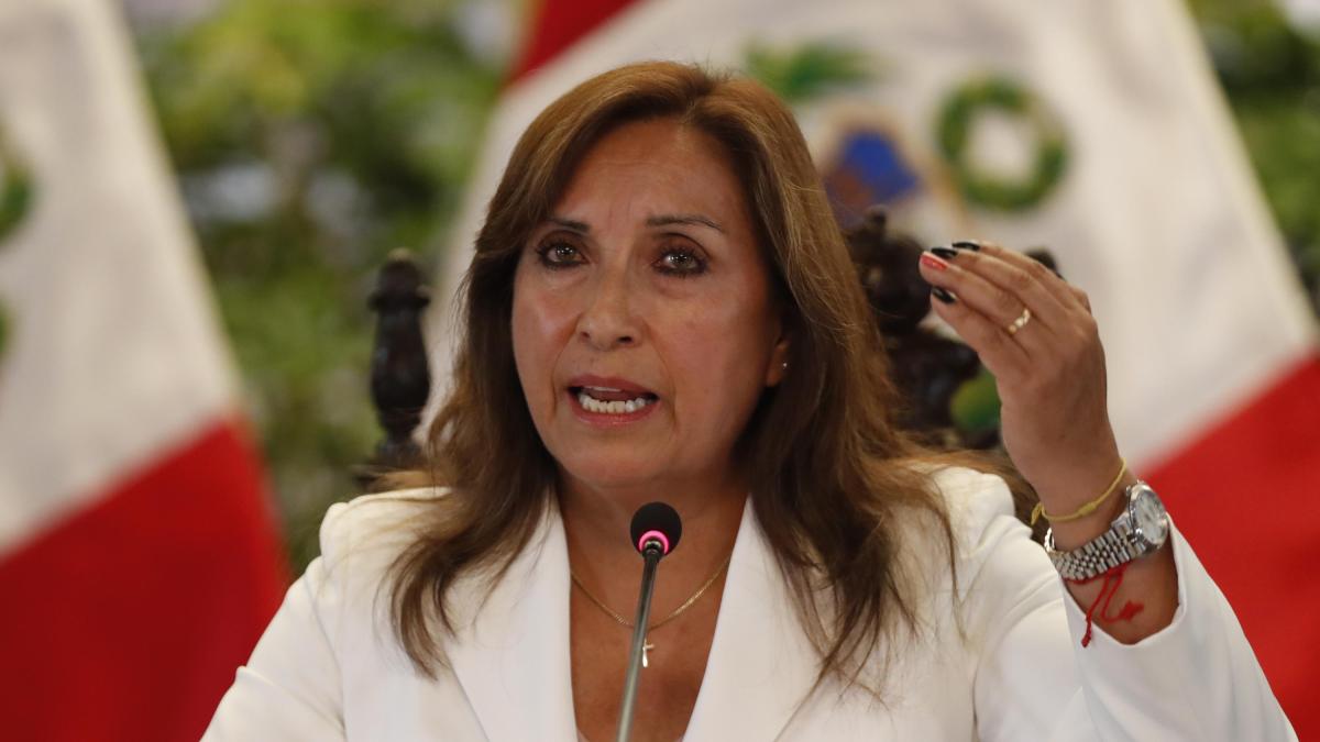 Perú: Dina Boluarte denuncia la vulneración de sus derechos en la investigación del 'Rolexgate'