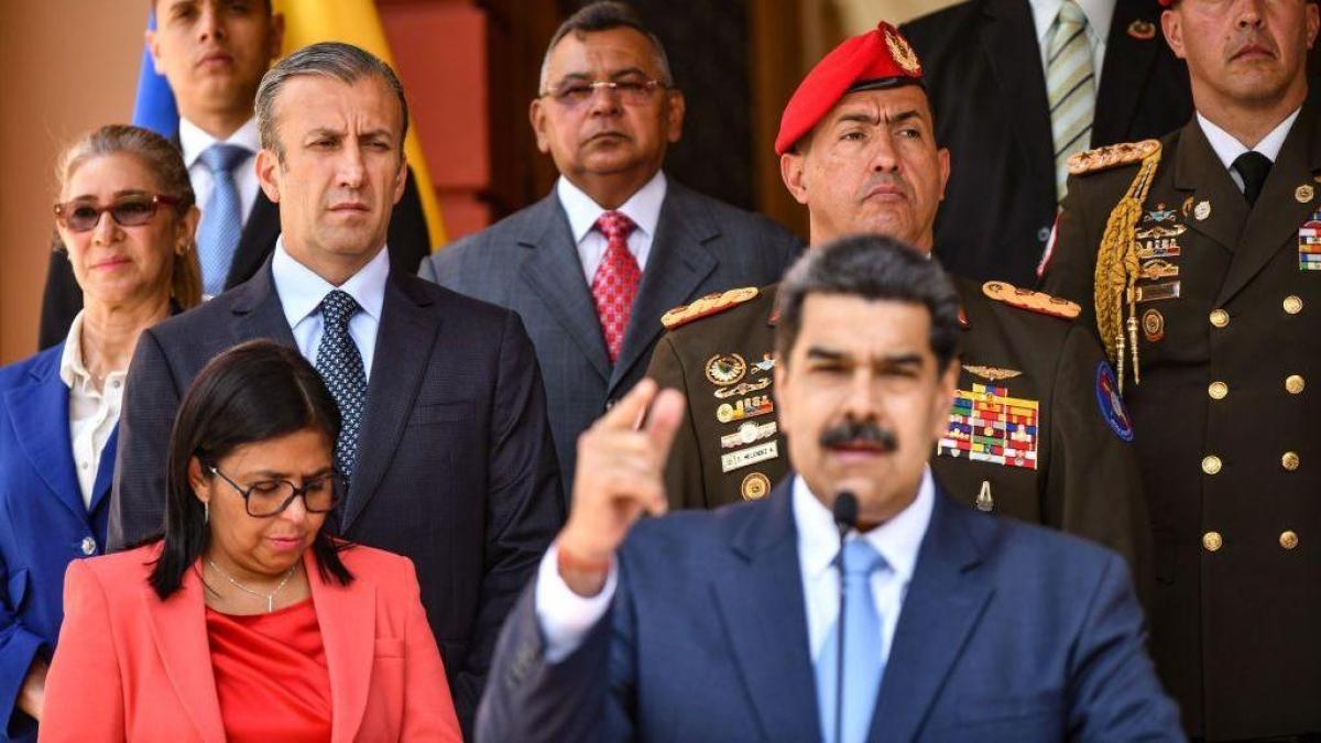 ¿Traicionado por su propio círculo? Así fue cómo un ministro cercano a Nicolás Maduro casi implosiona al chavismo