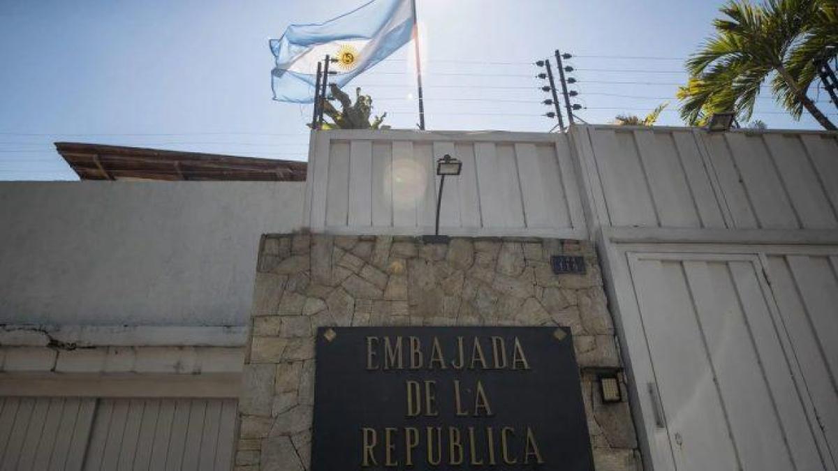 Argentina volvió a pedirle a Maduro un salvoconducto para asilados en su embajada en Caracas