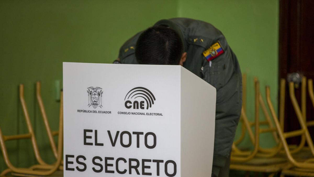Ecuador: personas privadas de la libertad, los primeros en votar el referendo de seguridad, justicia y empleo