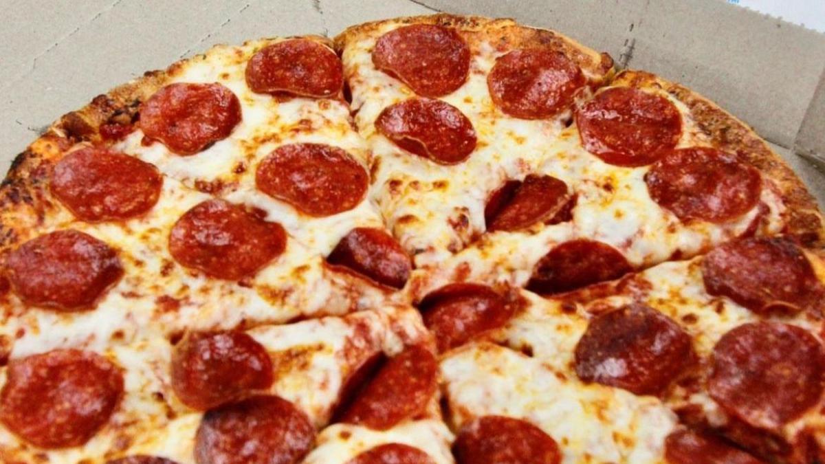 La empresa de pizzas que comenzará a dar propinas a sus clientes en EE. UU.