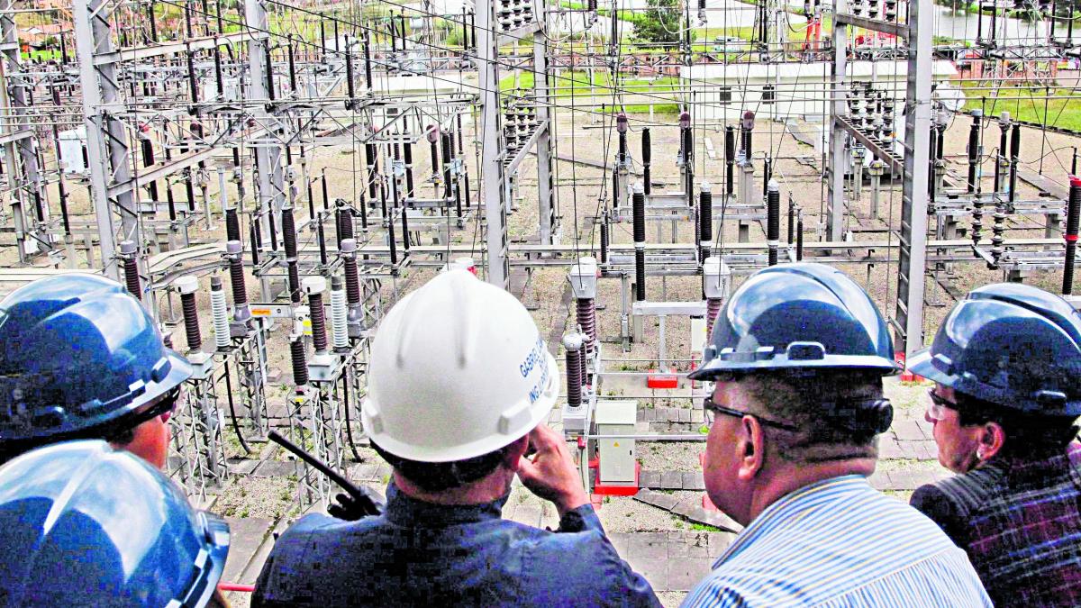 'Paneles solares no bastan': dura crítica de expertos a la estrategia energética del Gobierno para el Caribe