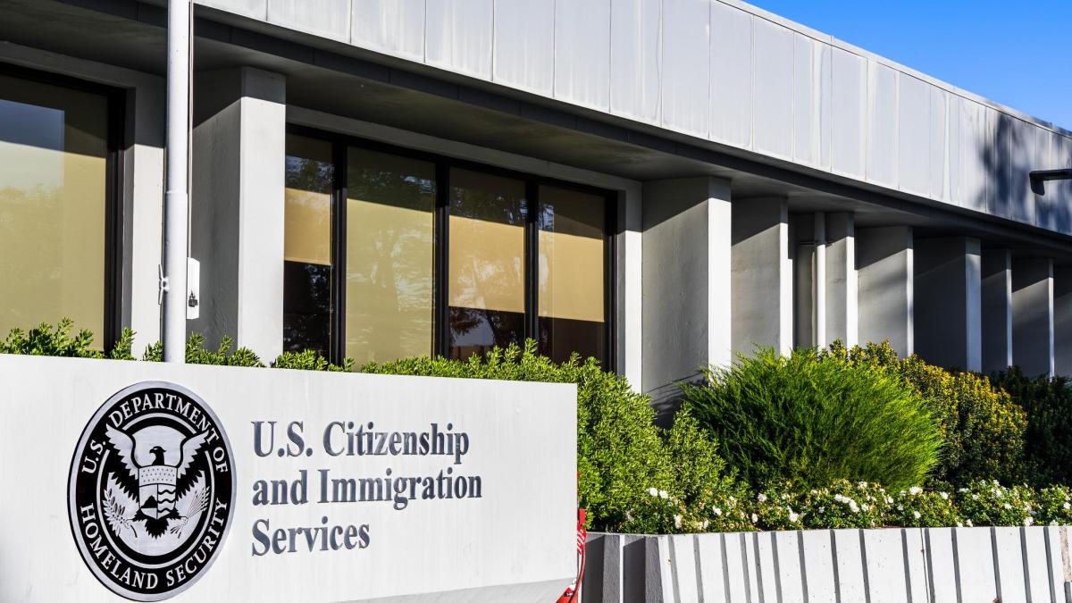 Uscis recordó que estos extranjeros que viajan a Estados Unidos deben registrarse para evitar problemas