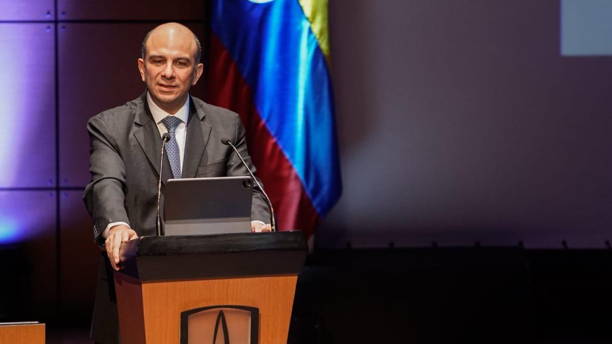 Carlos Camargo neden Anayasa Mahkemesi'nden sağlık sisteminde ciddi bir kriz ilan edilmesini istiyor?