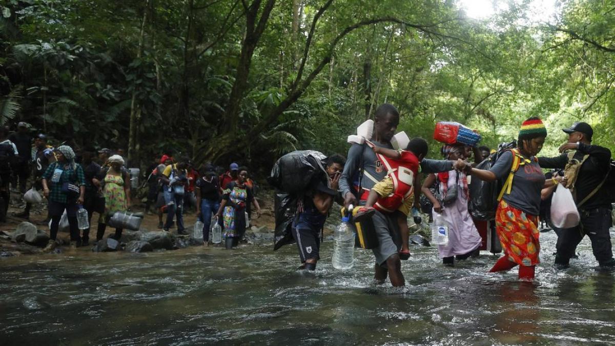 Más de 700 colombianos han sido deportados desde Panamá en vuelos chárter tras cruzar el Darién, revela Estados Unidos