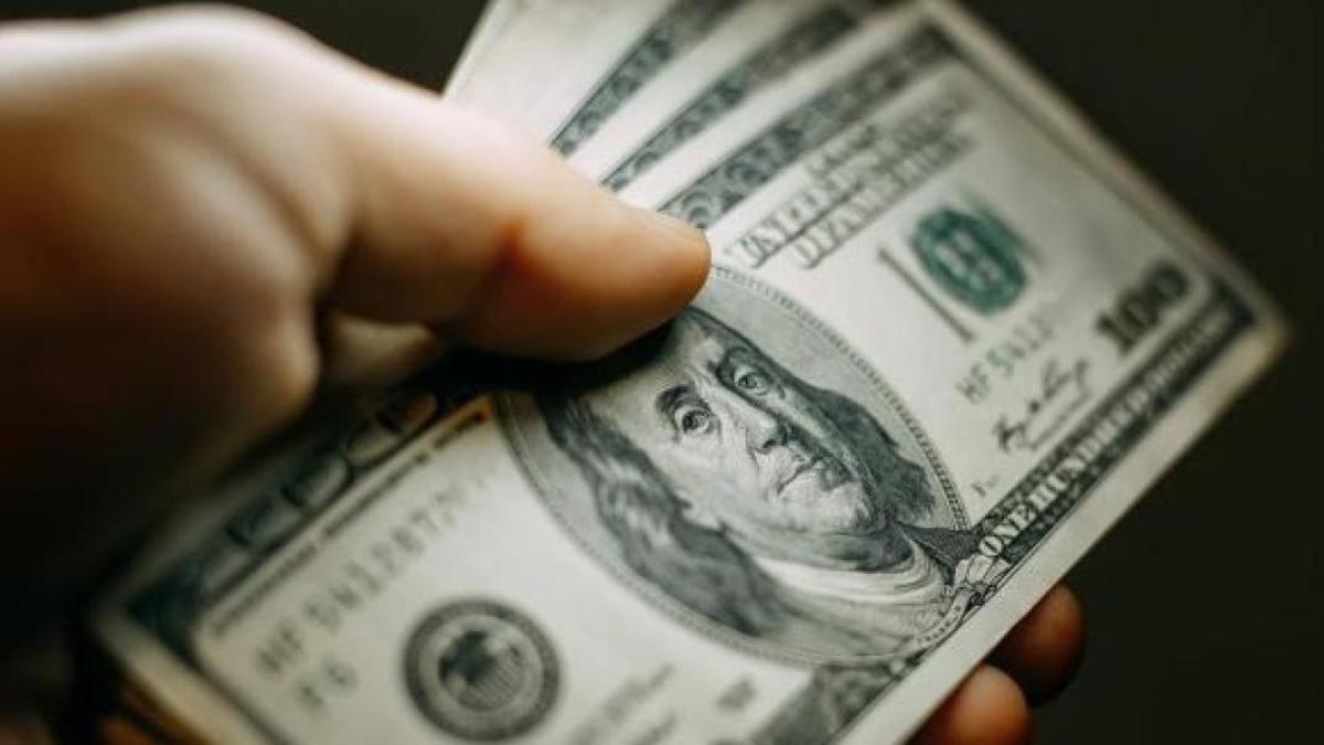 ¿En qué afecta a la economía colombiana que el dólar suba o baje?
