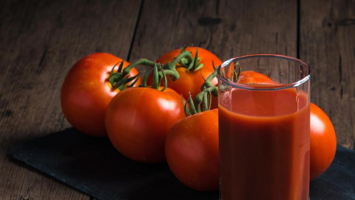 Estamos cortando mal el tomate: chef revela cómo se debe rebanar correctamente para que rinda más y sepa mejor