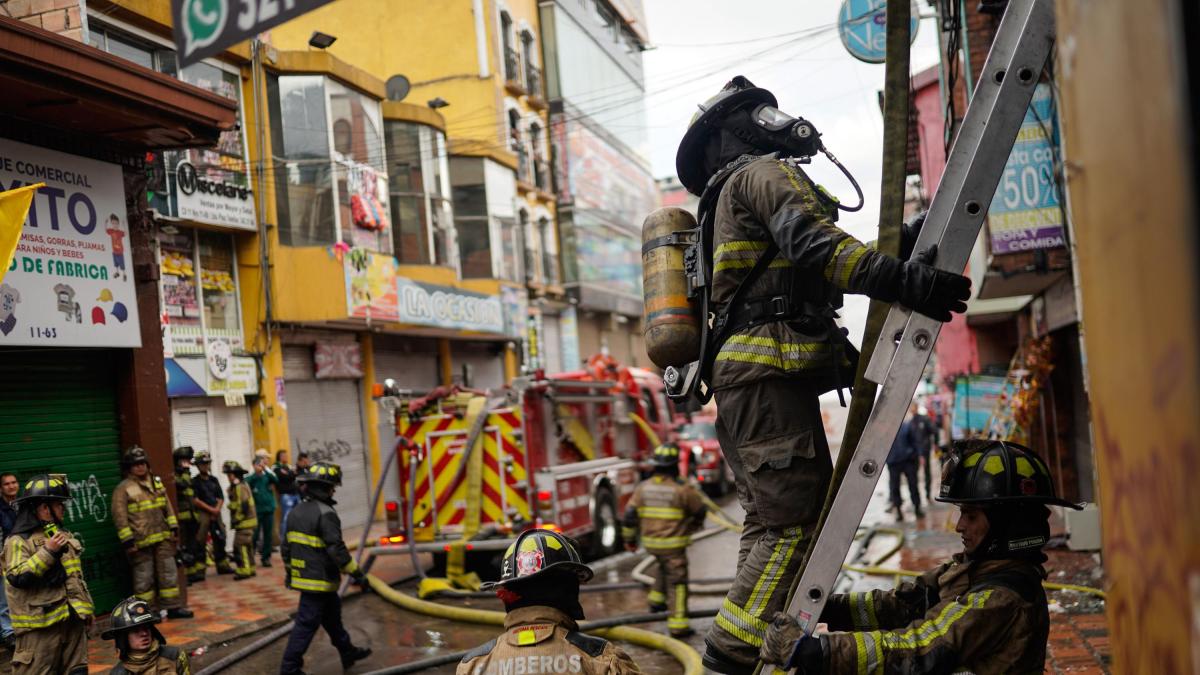 La historia del negocio que desapareció por un voraz incendio en San Victorino en el centro de Bogotá 