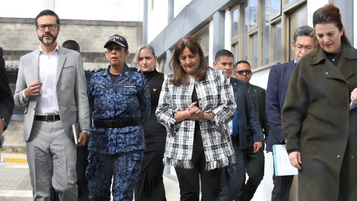 Bakan Buitrogo'nun bir mahkumun isteği üzerine, istismar kınadıktan sonra ev hapishanesi verilmesi