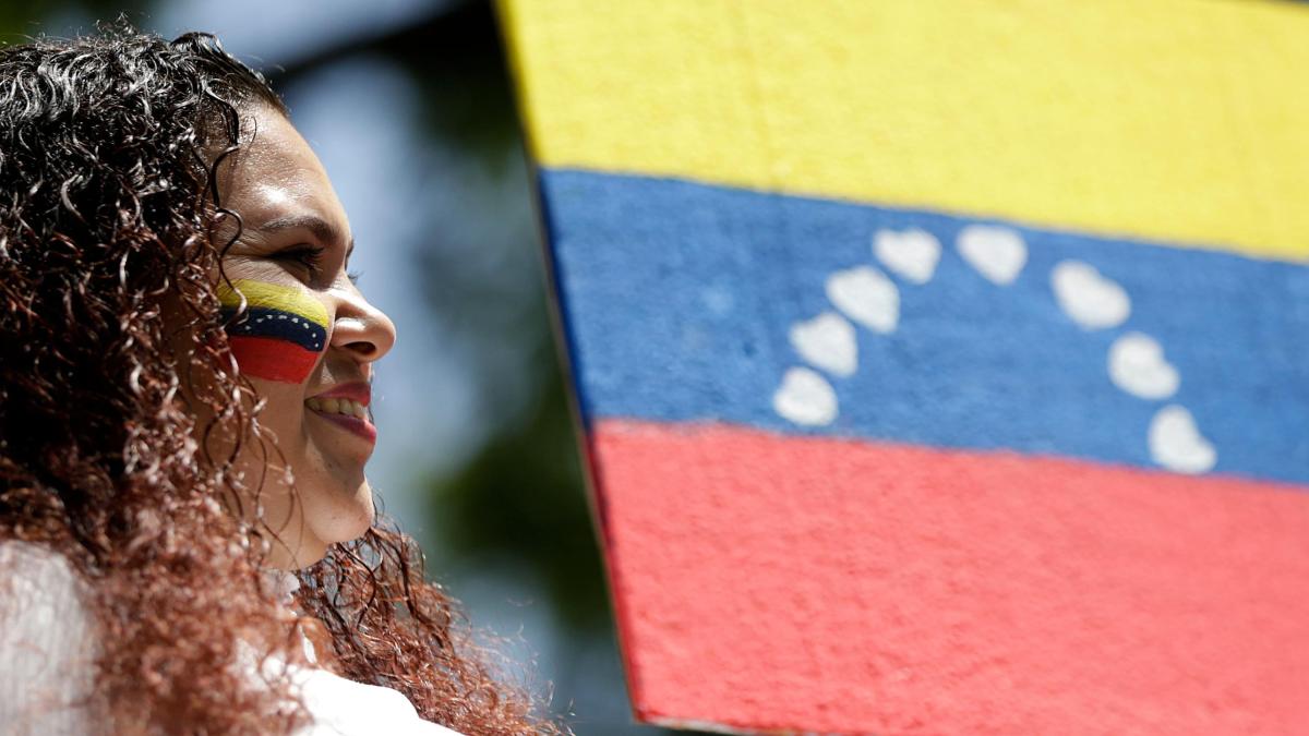 Gobierno del presidente Petro explora fórmulas para plan de retorno voluntario de venezolanos antes de finalizar 2024: ¿qué tan viable es?