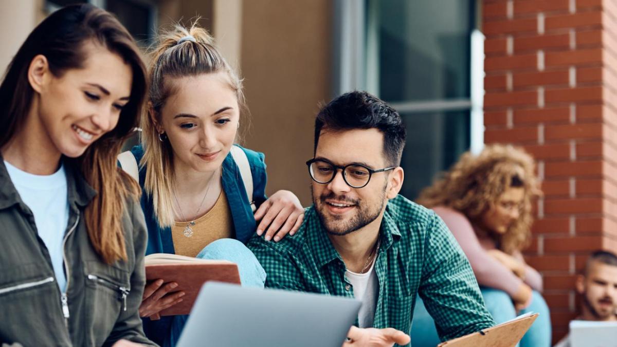Es de California, se endeudó para estudiar en esta universidad y dice por qué no lo recomienda