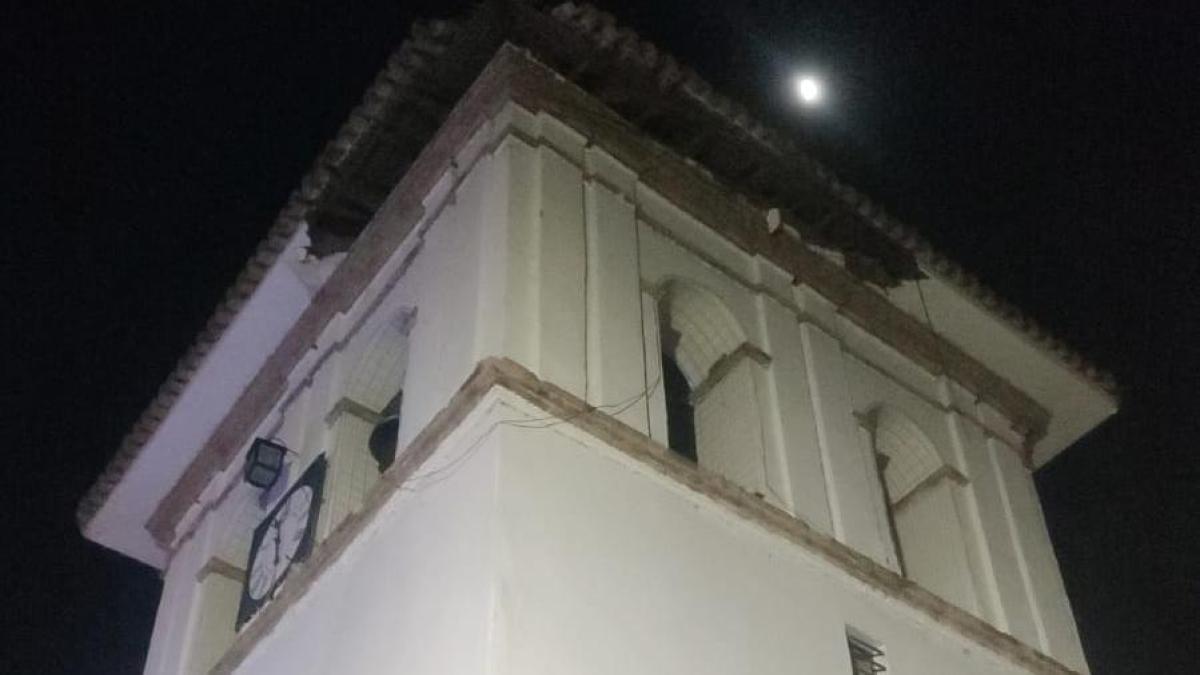 Tres personas heridas, tras caída de una parte de la Torre del Reloj en el centro histórico de Popayán