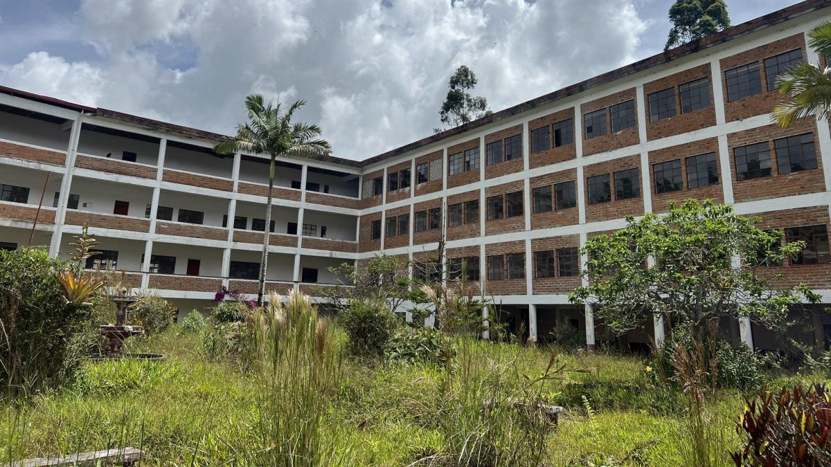 La cárcel agrícola de Antioquia que se convirtió en un 'elefante blanco' y cumple siete años entre maleza y abandono