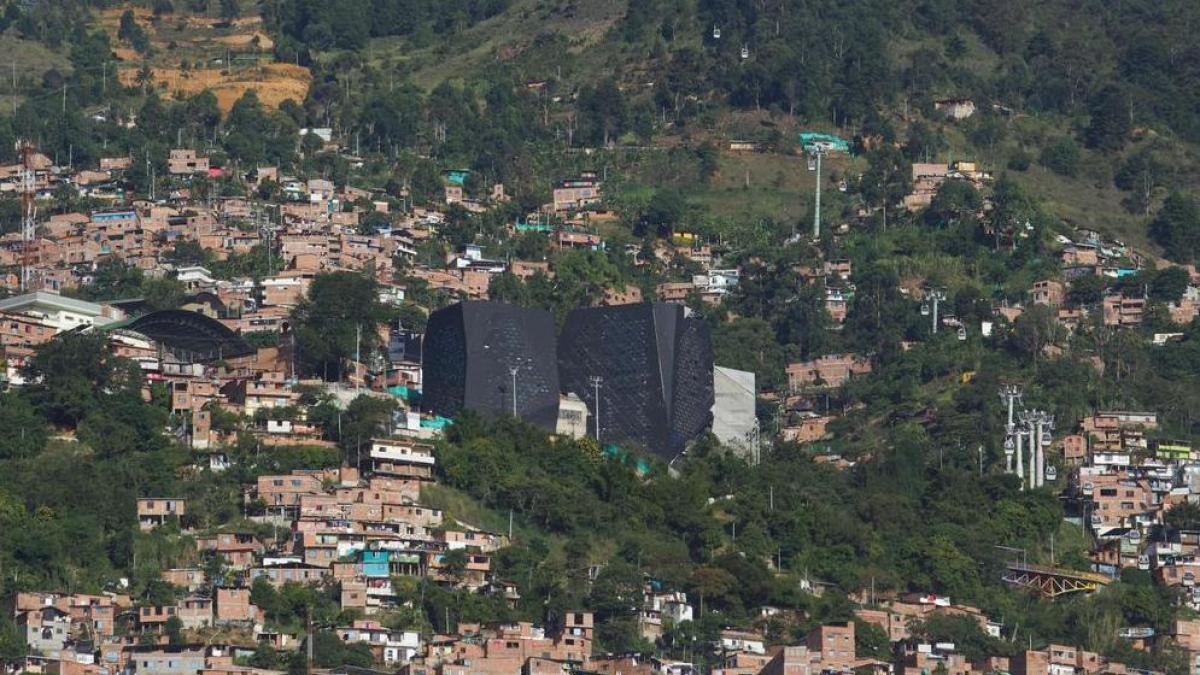 Alcaldía de Medellín le pone fecha a la entrega de la recuperada Biblioteca España