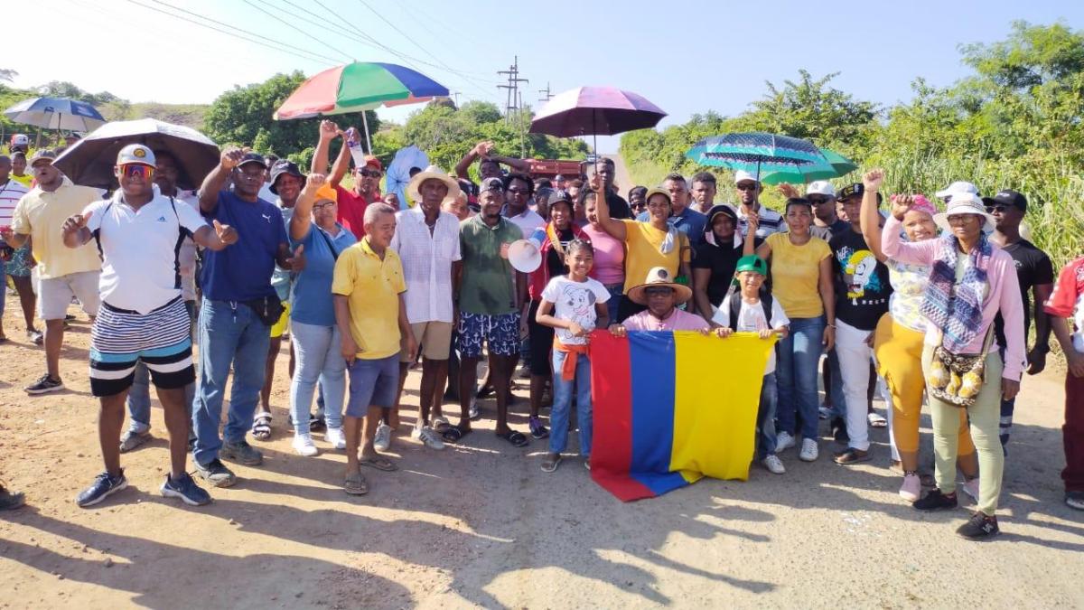Cartagena: en Pasacaballos mujeres y familias enteras lideraron bloqueos hacia la isla de Barú por mal estado de las vías