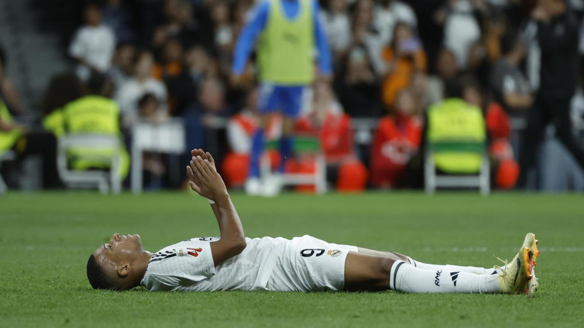 Kylian Mbappé prende las alarmas en Real Madrid: salió con molestias y tendrá revisión médica, con el derby a la vista