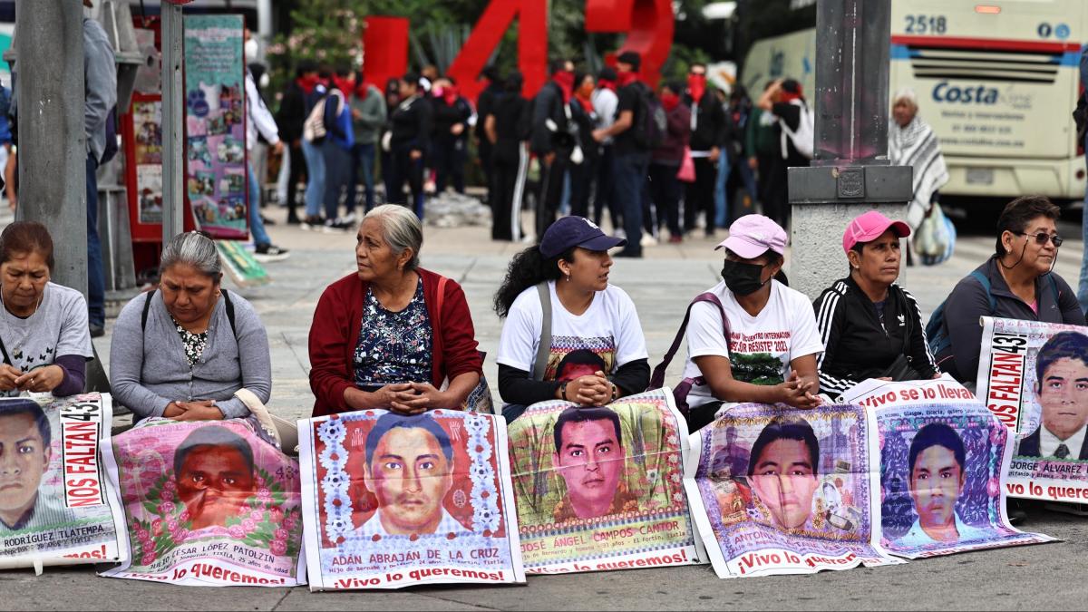 Ayotzinapa: 10 años del crimen no resuelto de los 43 estudiantes mexicanos desaparecidos, lejos de conocerse la verdad y sin responsables condenados