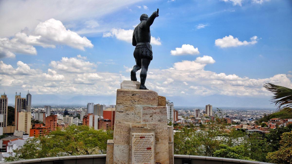 ¿Racismo contra los indígenas en nuevo acto de vandalismo en la estatua de Sebastián de Belalcázar en Cali? 