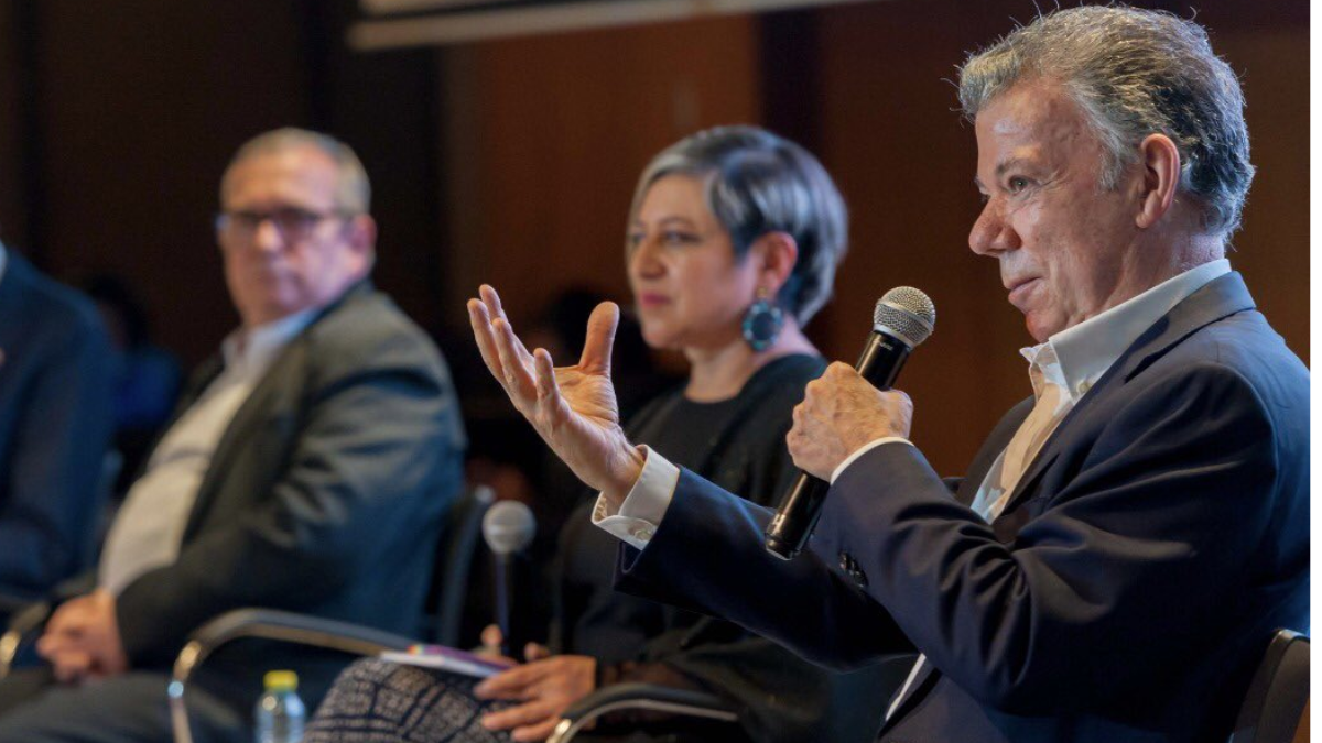 'En mi caso no fue así, salí contento': expresidente Santos responde a Gustavo Petro sobre conclusión de su mandato