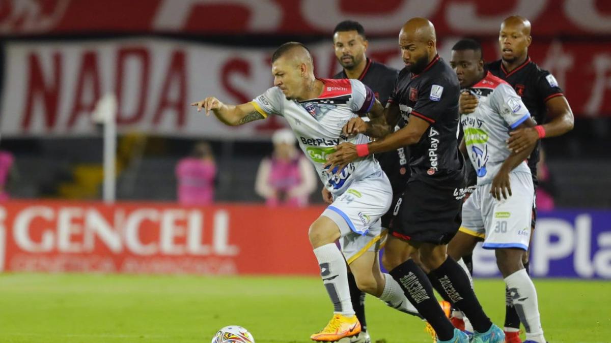 Director técnico de Fortaleza, Sebastián Oliveros, estalla tras empate de Fortaleza en el minuto 90 +11