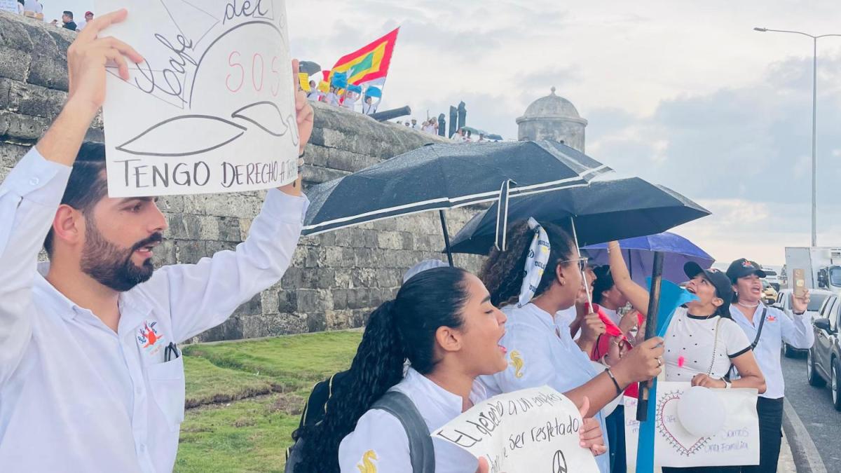 El drama de los 90 exempleados del Café del Mar tras un mes del desalojo del bar al aire libre más popular de Cartagena