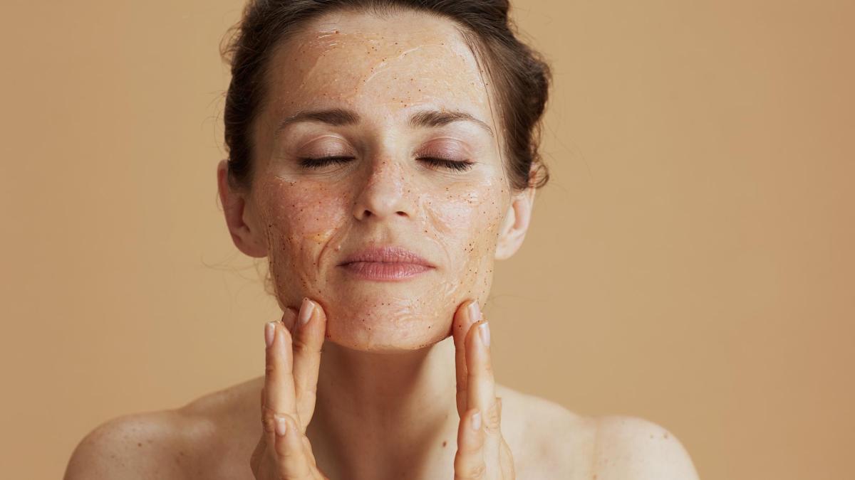Cinco recetas de exfoliantes faciales naturales
