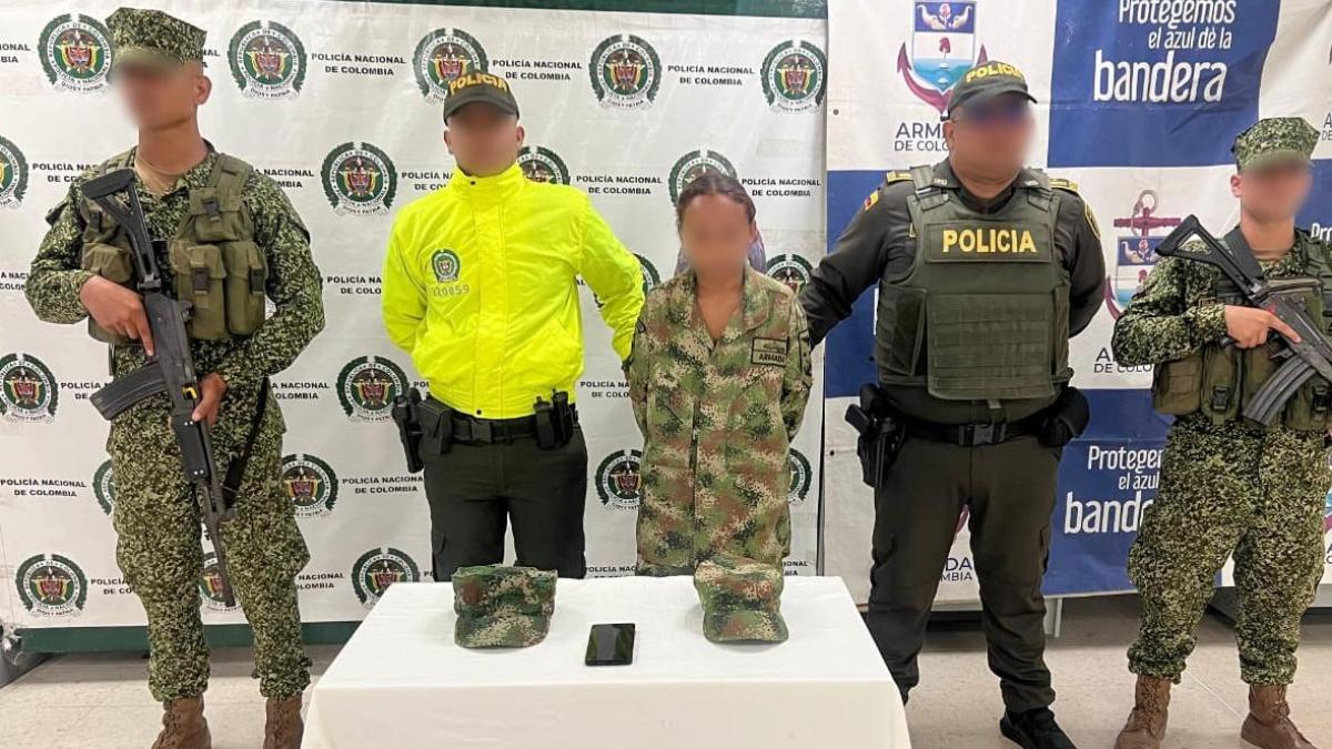 En zona rural de Cartagena una mujer que vestía prendas de uso privativo de las fuerzas militares se enfrentó a disparos con la Policía
