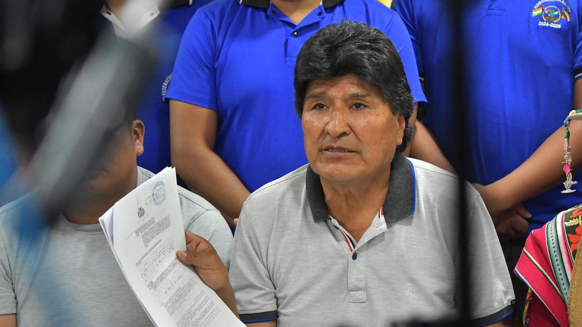 Ministro de Gobierno de Bolivia aclara que la Policía no ha recibido orden de arresto contra el expresidente Evo Morales