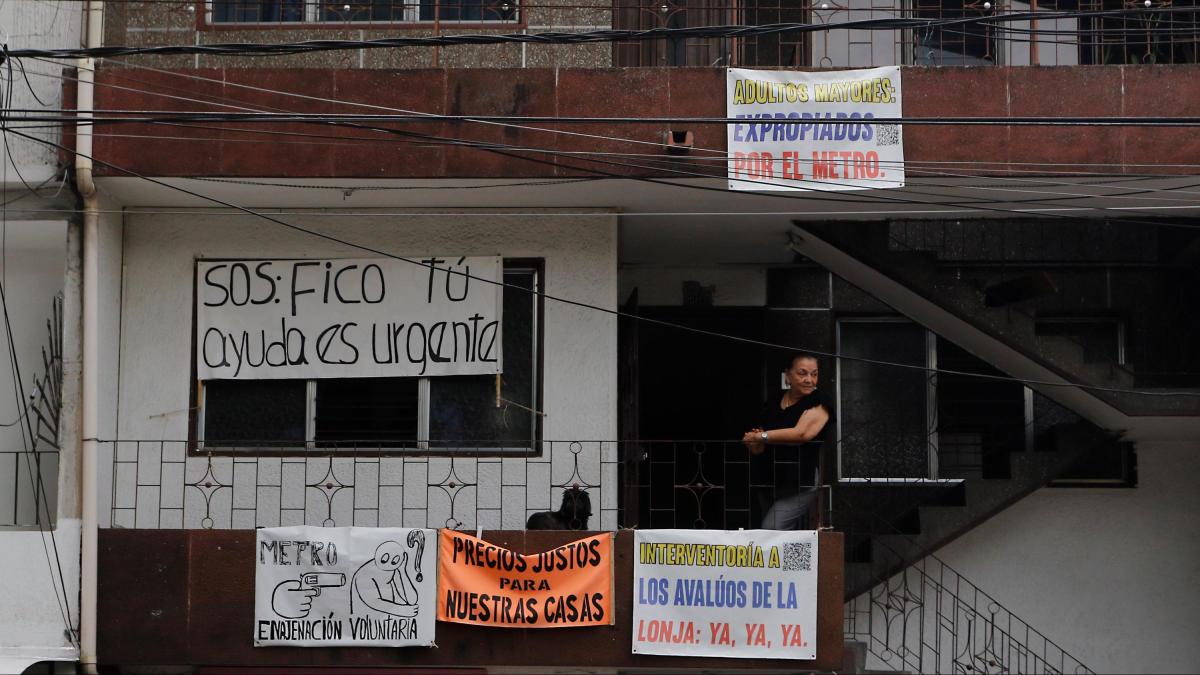 Medellín: El drama de las familias que deben sacrificar su vivienda por megaobras que no terminarán disfrutando