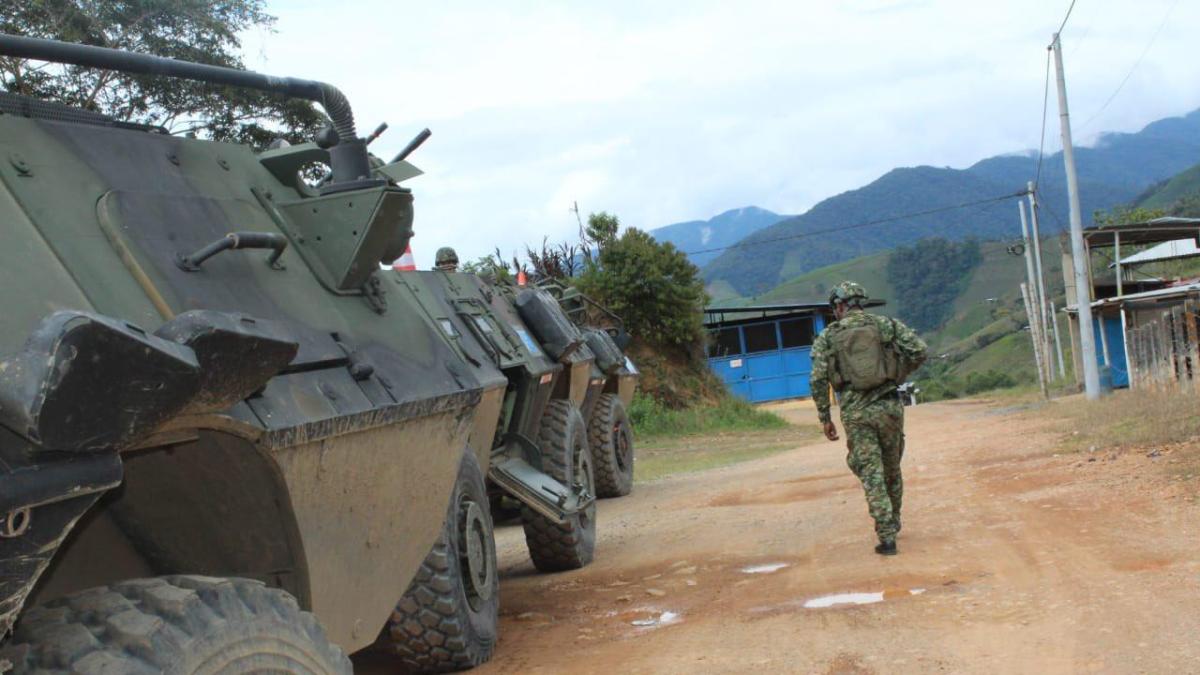 Gobernador de Antioquia pide intervención militar en tres subregiones del departamento