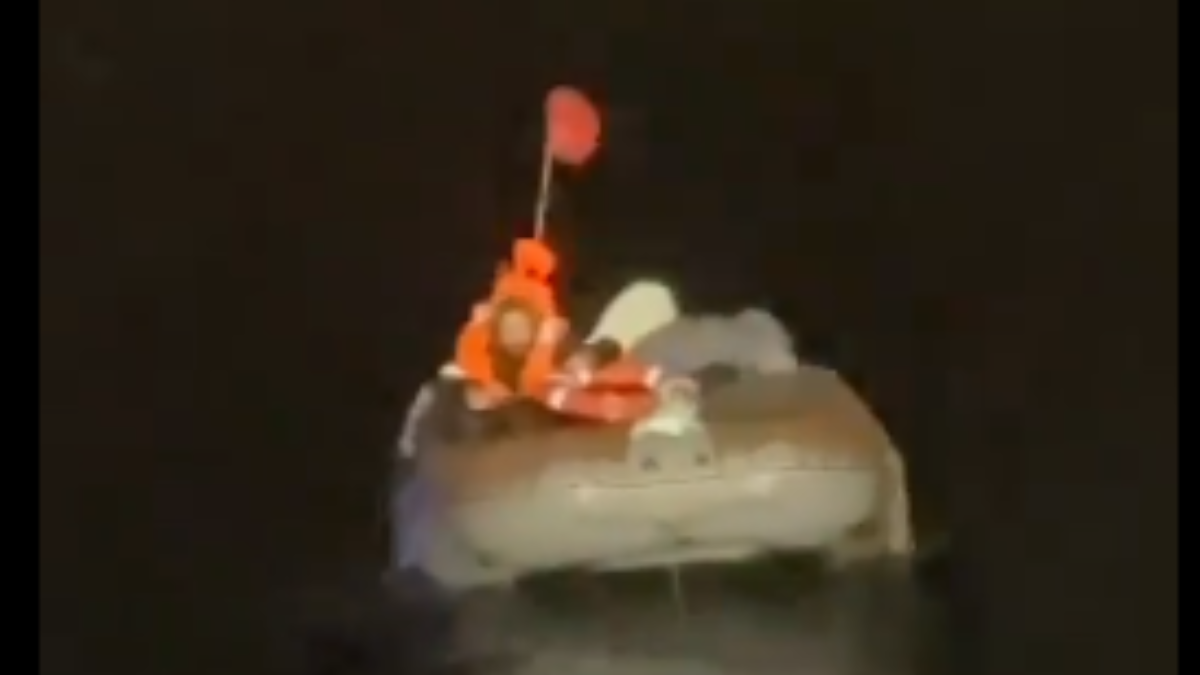 Milagro en alta mar: rescatan a náufrago ruso que sobrevivió casi 70 días a la deriva a bordo de una balsa inflable