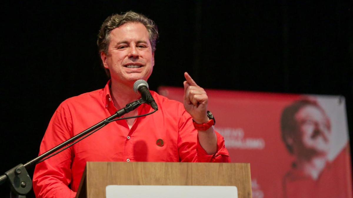 'La memoria de las víctimas del conflicto en Colombia no cabe en un solo día': Juan Manuel Galán