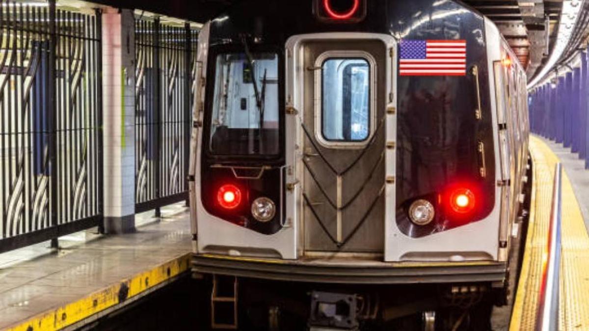 Advierten por el 'subway surfing' la tendencia de redes sociales que causó muertes en Nueva York