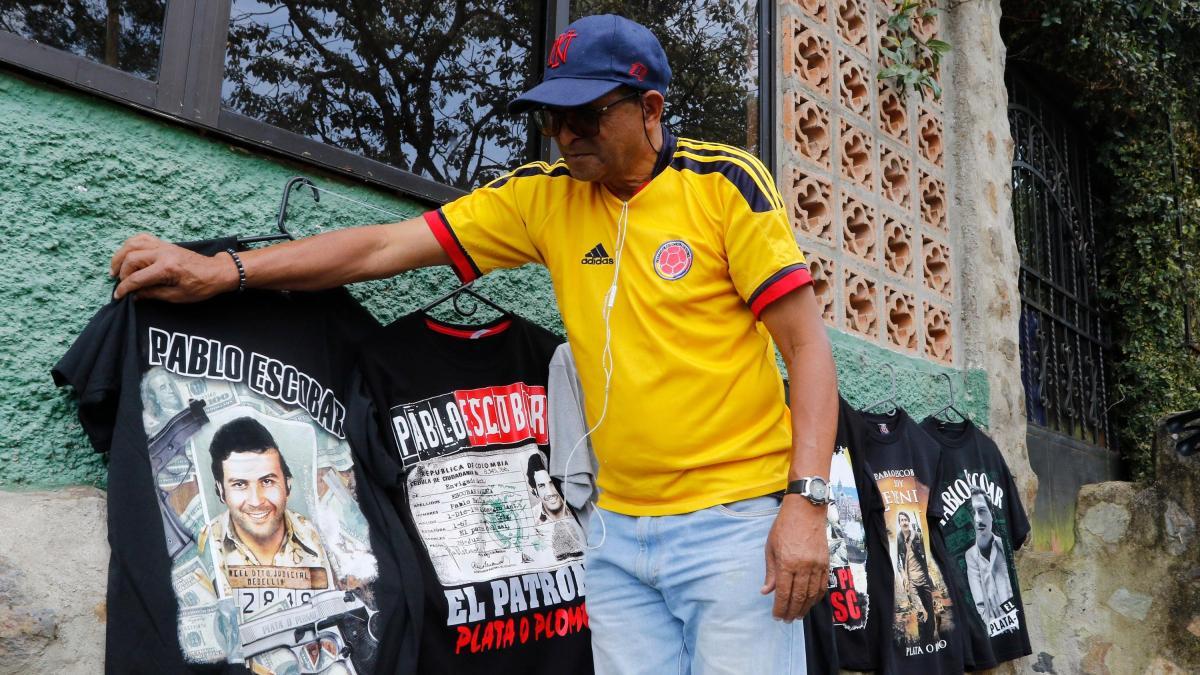 ¿En qué va el proyecto de ley que busca prohibir la venta de artículos alusivos a Pablo Escobar y a otros narcos?