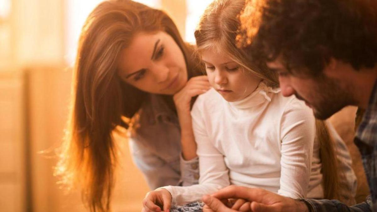 Esto es lo que hacen los padres que sí logran desarrollar inteligencia emocional en sus hijos