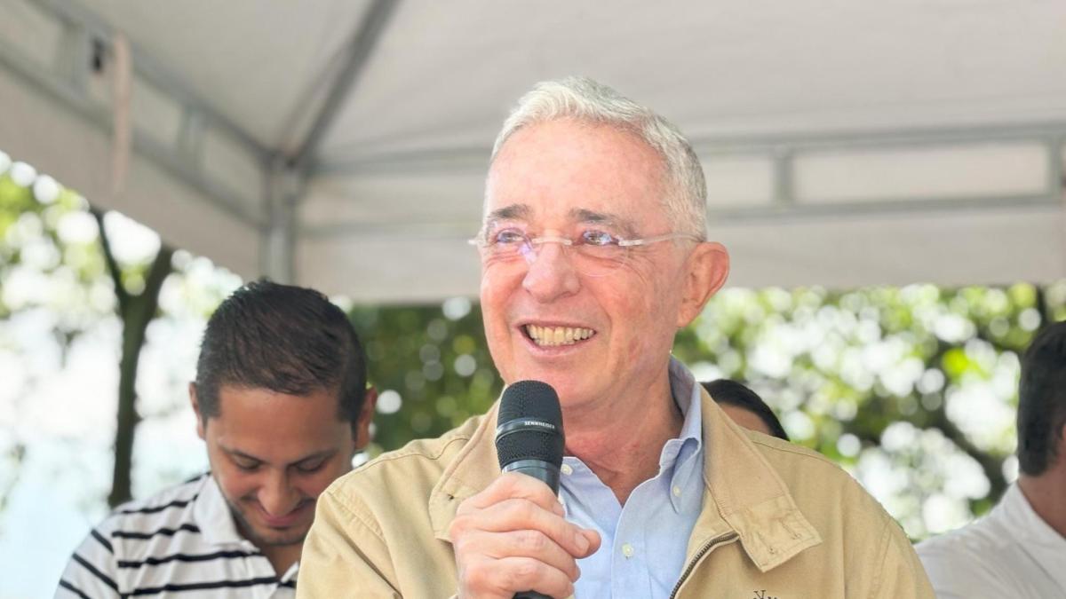 'Un salario mínimo alto, pero que pueda ser perdurable': Uribe habla sobre aumento para el 2025