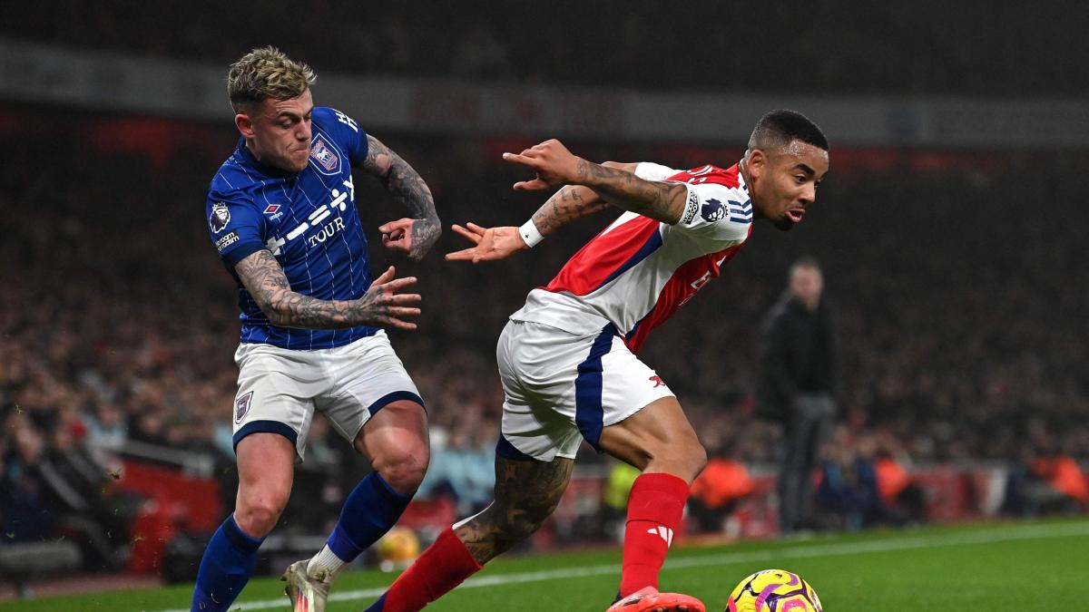 Arsenal gana y le mete presión a Liverpool en la Premier League