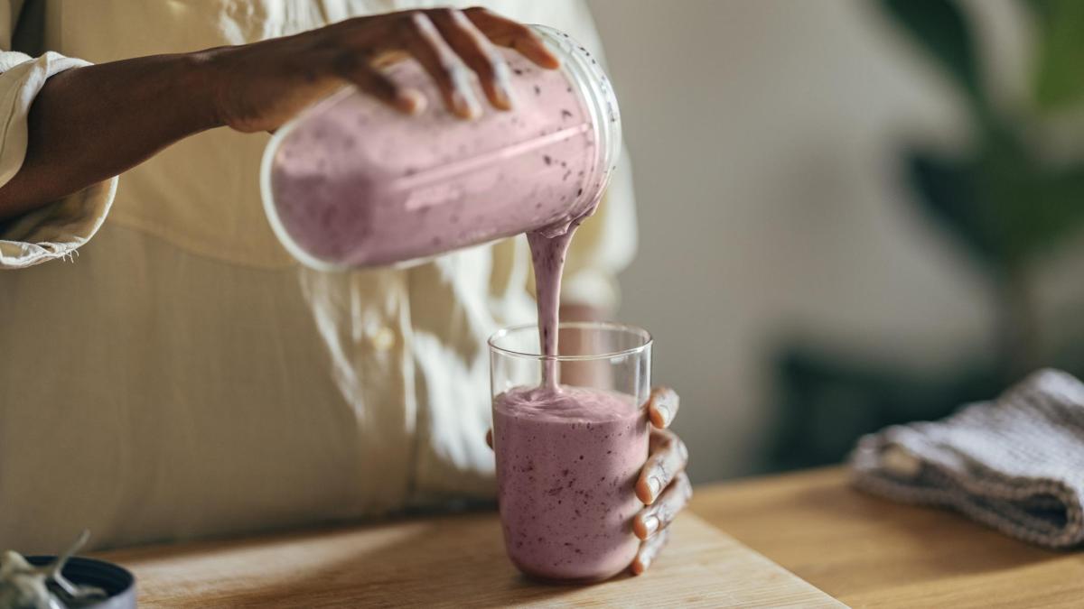 El batido simple de preparar que ayuda a dormir mejor por las noches