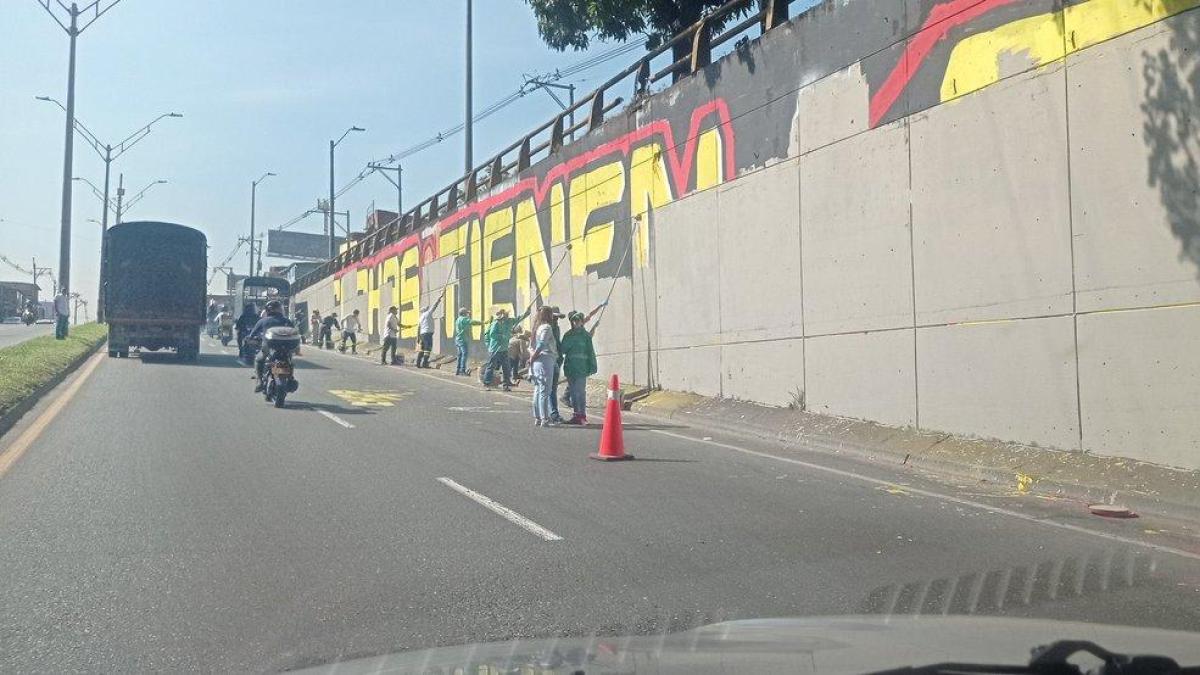 Medellín'de Belediye Başkanlığı tarafından silinen duvar resimleriyle ilgili tartışma