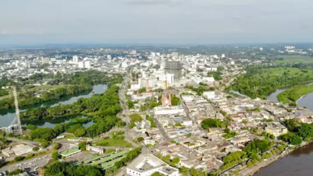 Tehdit edici broşürleri birkaç barrios de barrancabermeja aracılığıyla dağıtıyorlar