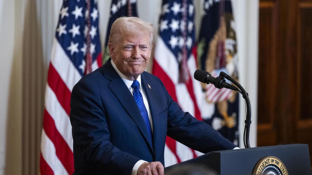 Trump está 'abierto' a negociar aranceles solo si es para resolver déficit comercial: 'Quiero resolver el problema'