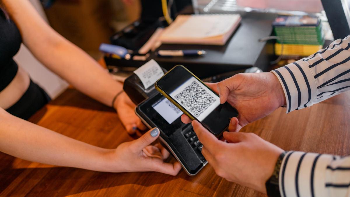 Así va la carrera bancaria para que los colombianos puedan realizar pagos y transferencias de dinero al instante