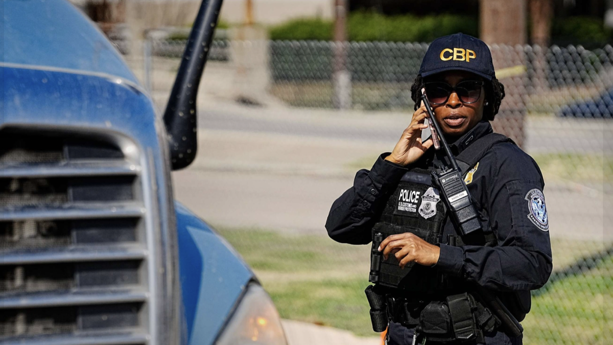 CBP revisó el auto de este migrante y lo que había adentro dejó pasmados a los agentes