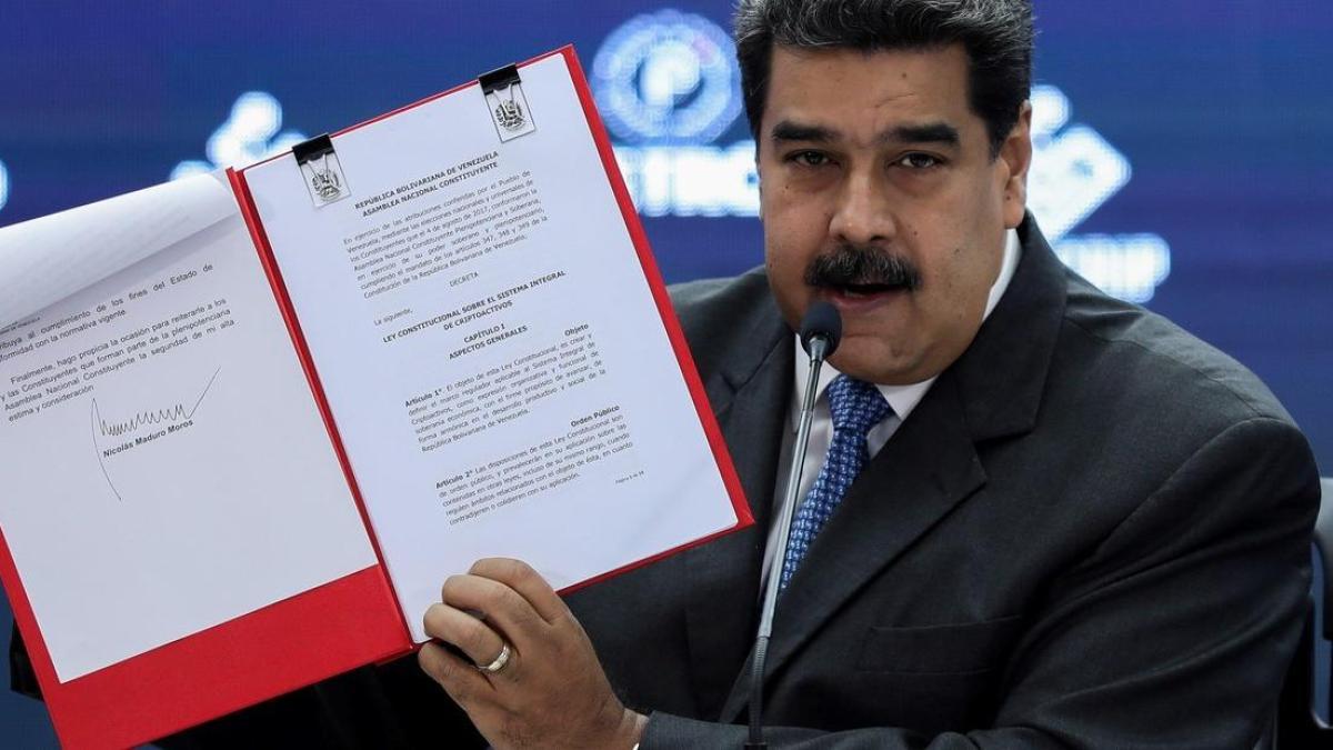Nicolás Maduro firma decreto de Emergencia Económica en respuesta a aranceles y 'guerra económica' de Trump