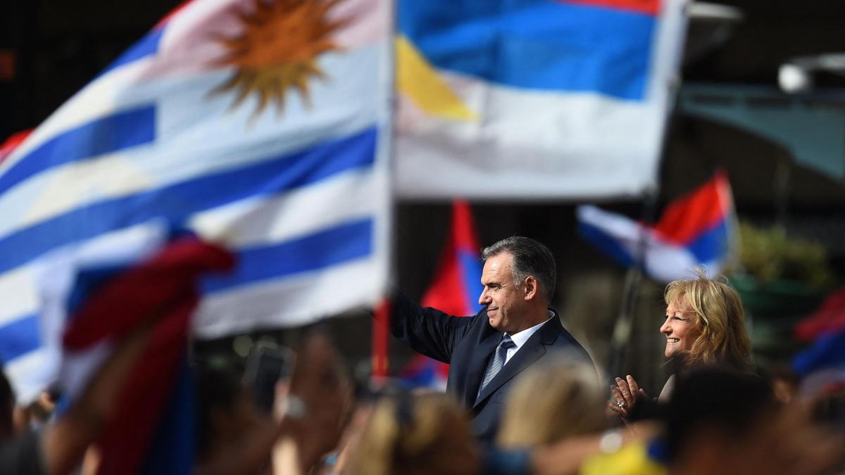 ¿Quién es Yamandú Orsi, el heredero de ‘Pepe’ Mujica que se convirtió en el nuevo presidente de Uruguay?