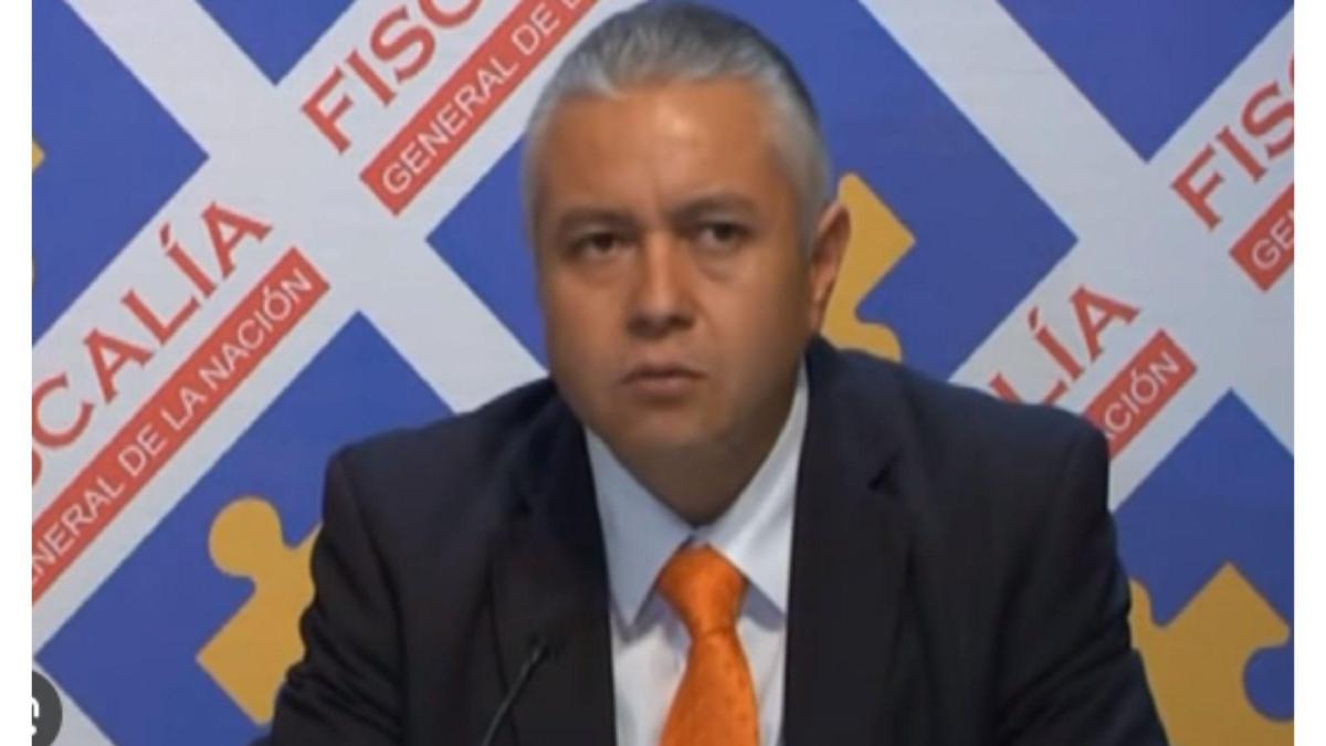 Eski Carlos Fidel Villamil'i suçluyorlar çünkü karısının kalkışları için resmi arabaları kullanacaktı
