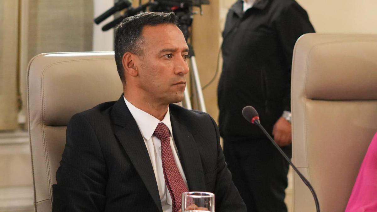 Gümüşte 29 üniformalı serbest bırakıldıktan sonra Savunma Bakanı