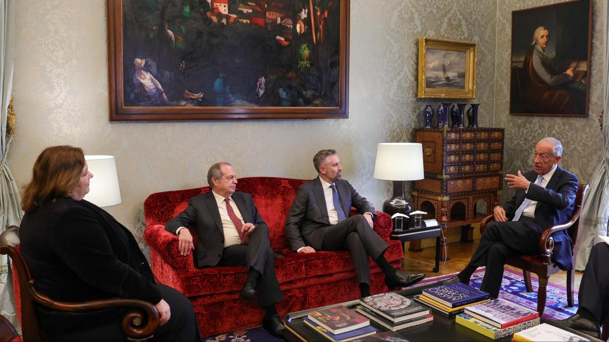 Presidente de Portugal abre consultas para adelanto electoral tras la caída del gobierno por moción de confianza