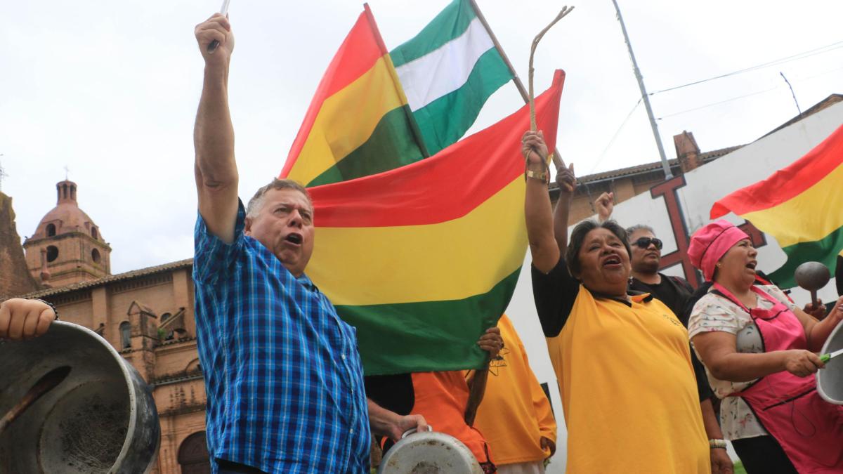 Sin dólares ni gasolina se agrava la crisis por el combustible en Bolivia, ¿qué sigue?