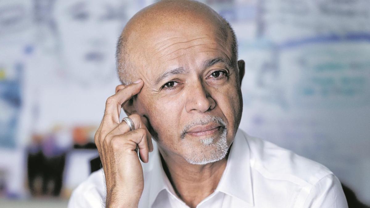 Abraham Verghese: El Médico que Desafía la Fe Ciega en la Ciencia y la Tecnología